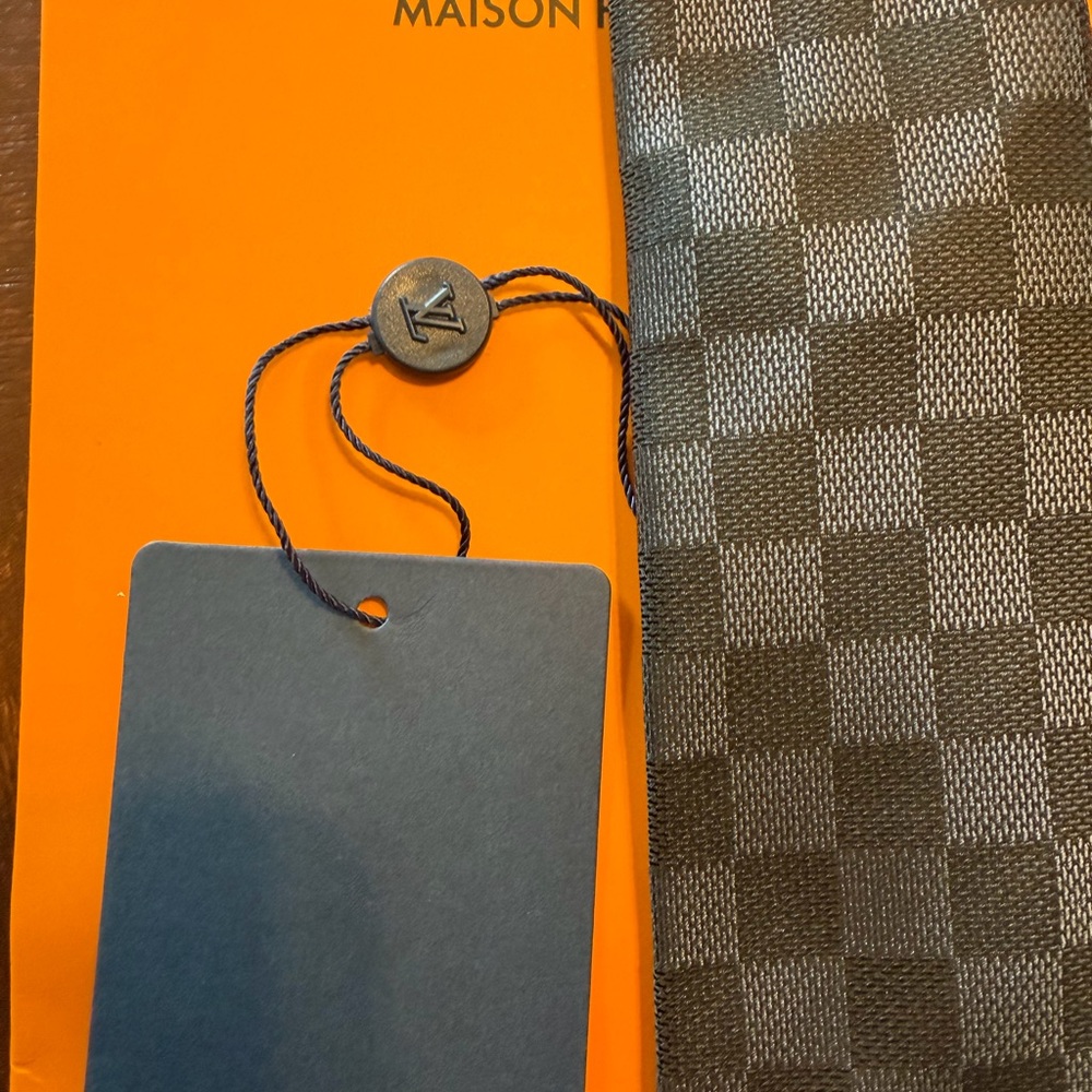 Louis Vuitton Tie - Picture 4 of 7